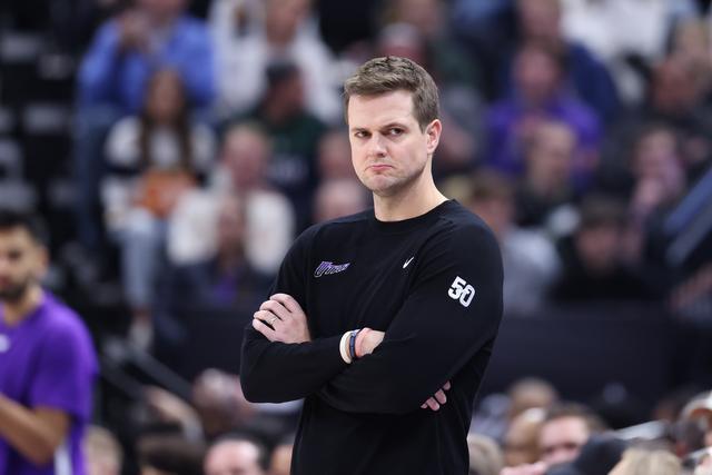 弗格32分辽宁终结上海16连胜 江苏不敌新疆